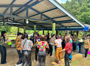 กิจกรรมรดน้ำดำหัว ขอพรผู้สูงอายุ เนื่องในประเพณีสงกรานต์ ... พารามิเตอร์รูปภาพ 3