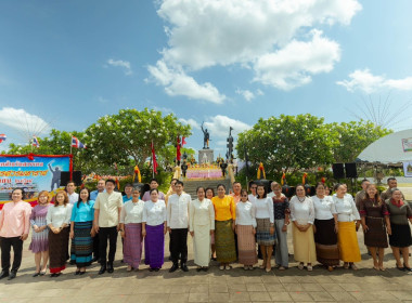 เข้าร่วมพิธีถวายราชสักการะ ถวายมาลัยข้อพระกร ... พารามิเตอร์รูปภาพ 1