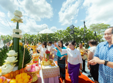 เข้าร่วมพิธีถวายราชสักการะ ถวายมาลัยข้อพระกร ... พารามิเตอร์รูปภาพ 2