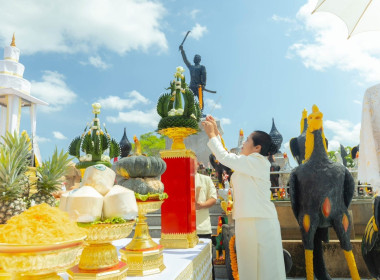 เข้าร่วมพิธีถวายราชสักการะ ถวายมาลัยข้อพระกร ... พารามิเตอร์รูปภาพ 4
