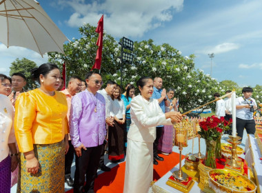 เข้าร่วมพิธีถวายราชสักการะ ถวายมาลัยข้อพระกร ... พารามิเตอร์รูปภาพ 6