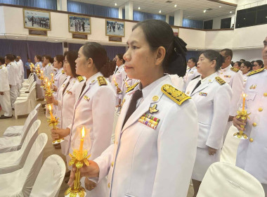 พิธีถวายเครื่องราชสักการะและวางพานพุ่ม ... พารามิเตอร์รูปภาพ 2