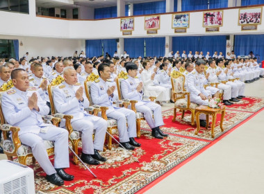 พิธีเจริญพระพุทธมนต์ ทำบุญตักบาตรและพิธีวางพานพุ่มดอกไม้สด ... พารามิเตอร์รูปภาพ 2