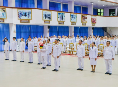 พิธีเจริญพระพุทธมนต์ ทำบุญตักบาตรและพิธีวางพานพุ่มดอกไม้สด ... พารามิเตอร์รูปภาพ 3