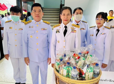 พิธีเจริญพระพุทธมนต์ ทำบุญตักบาตรและพิธีวางพานพุ่มดอกไม้สด ... พารามิเตอร์รูปภาพ 6