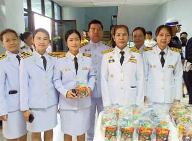 พิธีสวดพระพุทธมนต์ ทำบุญตักบาตรถวายพระราชกุศล ... พารามิเตอร์รูปภาพ 4