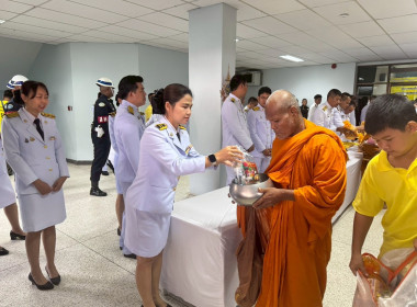 พิธีสวดพระพุทธมนต์ ทำบุญตักบาตรถวายพระราชกุศล ... พารามิเตอร์รูปภาพ 7