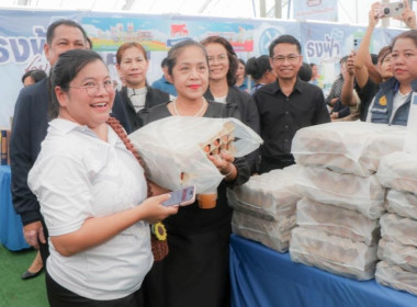 ร่วมพิธีเปิดงาน “ธงฟ้าเยียวยาและกระตุ้นเศรษฐกิจชายแดน ... พารามิเตอร์รูปภาพ 6