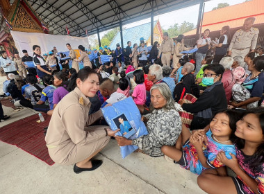 ร่วมพิธีมอบสิ่งของพระราชทาน (ผ้าห่มกันหนาว) ... พารามิเตอร์รูปภาพ 5