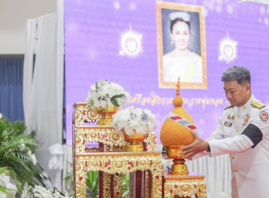 เข้าร่วมพิธีถวายเครื่องราชสักการะและวางพุ่มทอง - พุ่มเงิน ... พารามิเตอร์รูปภาพ 2