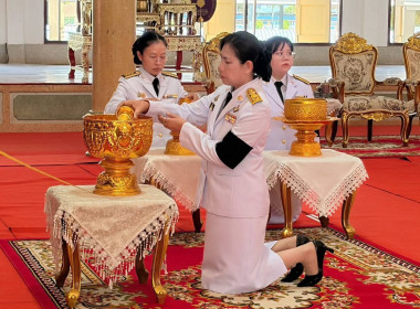 เข้าร่วมพิธีถวายน้ำสรงพระศพ เบื้องหน้าพระรูป ... พารามิเตอร์รูปภาพ 2