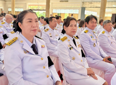 เข้าร่วมพิธีถวายน้ำสรงพระศพ เบื้องหน้าพระรูป ... พารามิเตอร์รูปภาพ 1
